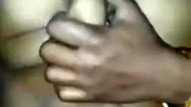 MMS video of Desi girl who puts shaved muff in camera for XXX fans