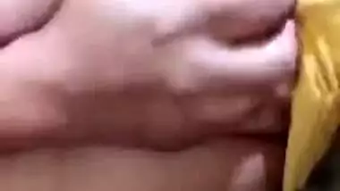 Indian girl makes viewers understand that she likes when her tits are squeezed