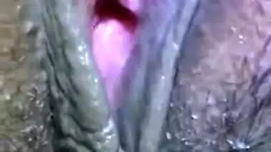 Indian female needs her boyfriend to film close-up porn of her cherry