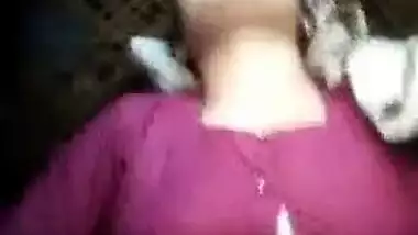 Indian girl has no panties and wears a dress that she easily can lift