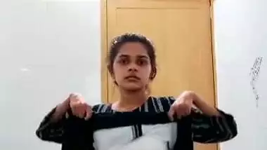 Mallu cute girl hot sexy shows her nude fringering stripping videos part 3