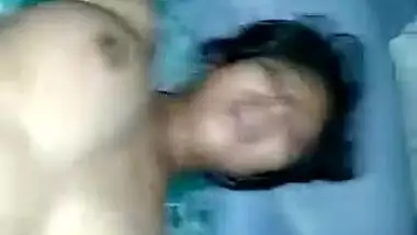 Indian teen sex video of a sexy 18 yr old girl with her BF