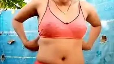 Chubby MILF has XXX body parts exposed for Desi online lovers on camera