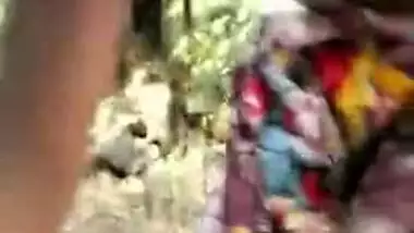 Desi XXX village girl with skinny body agrees to have sex outdoors