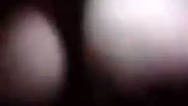 Skinny Desi XXX whore rocks out to the fullest in this MMS video