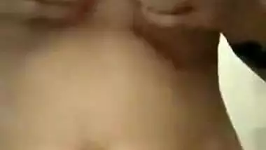 Chesty Punjabi hooker agrees to XXX striptease and posing for Desi fans