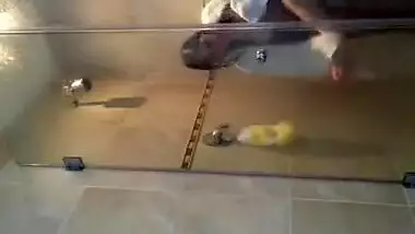 Solo XXX video of adorable Desi girl relaxing fully naked in shower