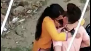 desi mms video of cheat wife fucking with her servant outdoor, caught by hubby