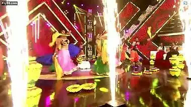 Milf Anchor Shyamala Rare Super Hot Fleshy Jiggling Deep Navel Exposing Dance
