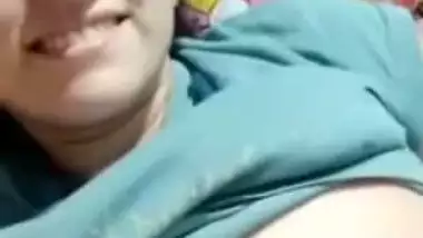 Cute girl huge boobs playing viral selfie video