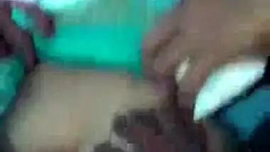 Desi office sex clip of aunty offereing her big boobs for playing