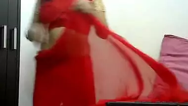 Chick demonstrates her sex hooters and wears an Indian sari in XXX clip