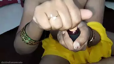 Indian Nude Desi Cute Lips Gets Lipstick And Bhabhis Sexy Feet Legs Gets Red Nail Polish. Enjoy Her