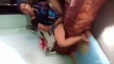 Indian guy with her 18 year old girlfriend Sunday enjoy at home with loud moaning