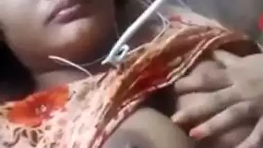 Video of XXX teen Desi who shows off boobs and pussy via video link