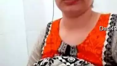 Today Exclusive -paki Bhabhi Shows Her Boobs And Pussy To Lover On Vc Part 1