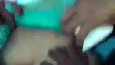 Desi office sex movie of aunty offereing her large milk shakes for playing