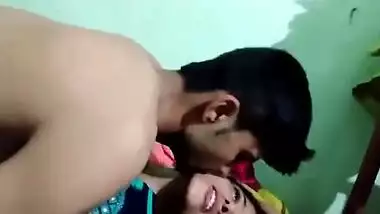 Dude sticks cock into XXX snatch of his Desi girlfriend for the cam