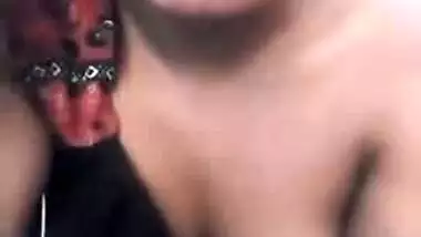 Adorable Indian girl sings XXX song making viewers in mood for sex