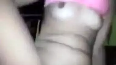 Desi village girl fingering her virgin XXX pussy posing for the cam