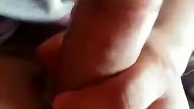 gf giving a blowjob while listening to hindi music