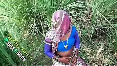 Kerala village aunty naked show on XXX selfie cam outdoors, Desi MMS sex
