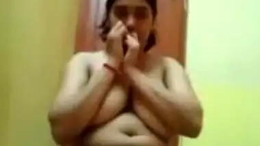 Large boob Indian angel records her 1st nude movie scene