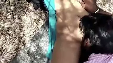 Tamil outdoor pussy licking MMS