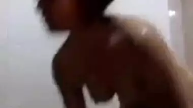 Desi MILF goes to the bathroom and washes her XXX body for sex video