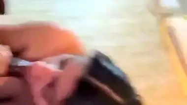 Horny Chennai girl gives a Tamil blowjob to her lover