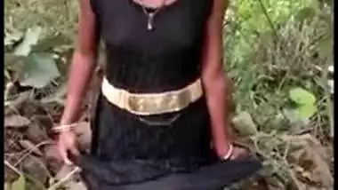 Cutie caught stripping naked outdoor for lover in quick Desi mms vid