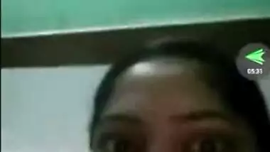 Nude boobs and XXX pussy of hot Desi model are shown for webcam