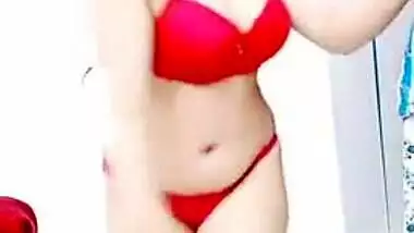 Desi porn model with a medical mask dances all nude for XXX movie