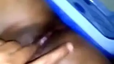 Desi girl has a sex XXX pussy to be masturbated and fingered in shower