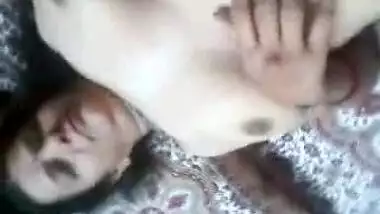 desi- gujju mature aunty receives facial