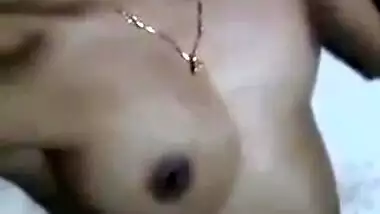 Desi Girl girl showing her cute boobs