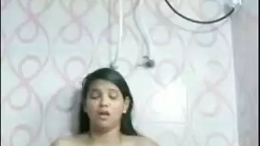 Desi babe with natural XXX boobs masturbates her sex pussy in the shower