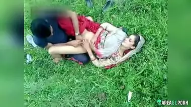 Desi jungle sex of young college girl and bf сaught on spy camera