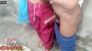 In a clean voice by scolding the sister-in-law who is selling vegetables