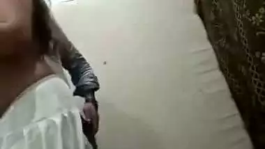 Busty whore fucks and dances nude in Pakistani xxx MMS