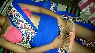 Desi homemade sex! Sexy indian aunty in blue saree coming for sex