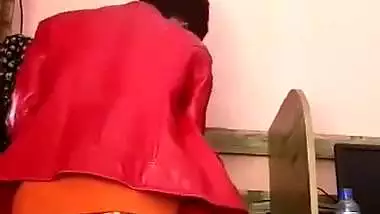 Kashmiri girl fucks in the internet cafe in desi porn