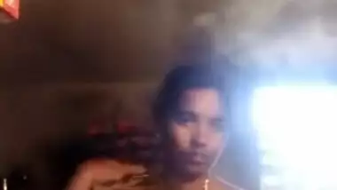 Desi babe has to strip on camera to earn tips for XXX naked show